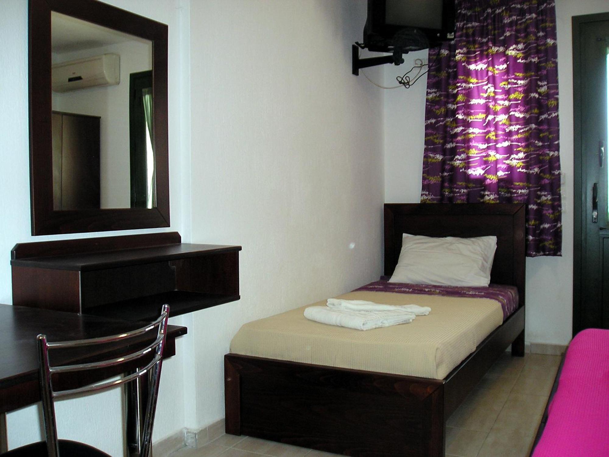 Golden Beach Inn 크리시 아모우디아 객실 사진